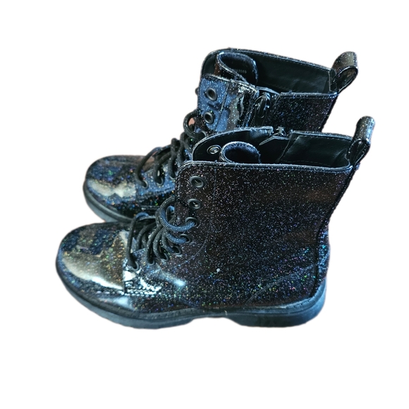 Wonder Nation Holographic Glitter Combat Boots, Size 4 - Picture 4 of 5